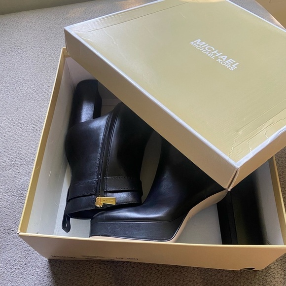 Michael Kors Women's Black Leather Parker Platform Bootie Boots 4" Heel 10M New! - Picture 10 of 10